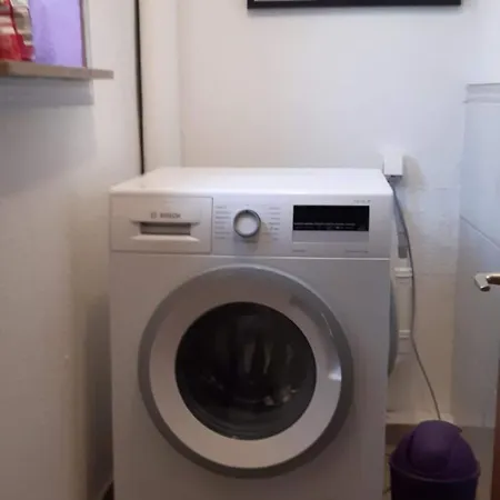 3-zimmerwohnung...nur 5 Gehminuten Zum Pegnitzer Bahnhof Apartament *