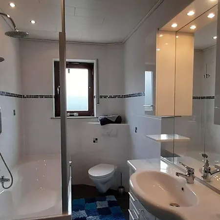 3-zimmerwohnung...nur 5 Gehminuten Zum Pegnitzer Bahnhof Apartament