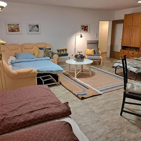 3-zimmerwohnung...nur 5 Gehminuten Zum Pegnitzer Bahnhof Apartament
